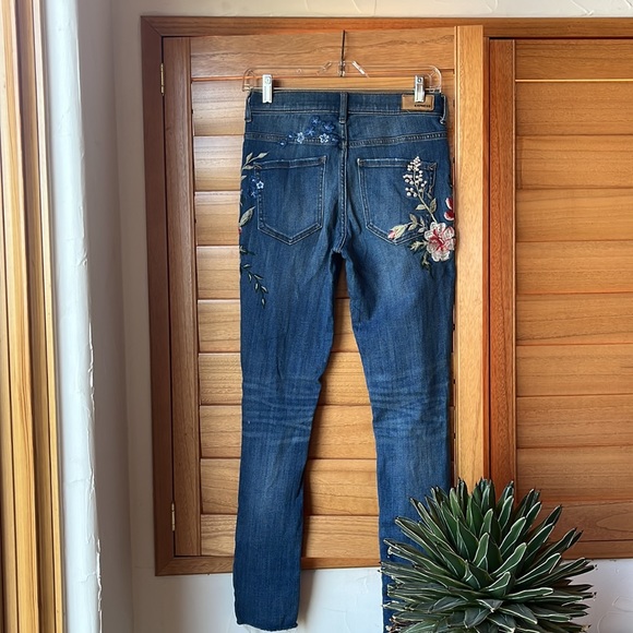 Express Floral Embroidered Skinny Jeans - Picture 2 of 7